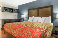 Econo Lodge Traverse City South - parking
