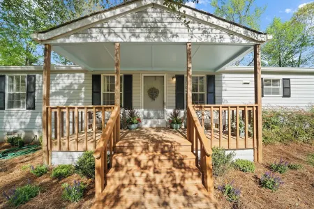 Charming 3-bedroom house on Big Water in Sparta