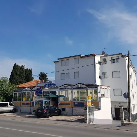 Guesthouse Varnica Отели рядом с достопримечательностью «Пляж Бене»