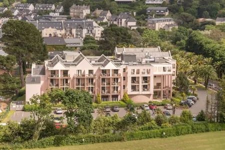 Résidence Pierre & Vacances l'Archipel Отели рядом с достопримечательностью «Ploumanac'h LIghthouse»