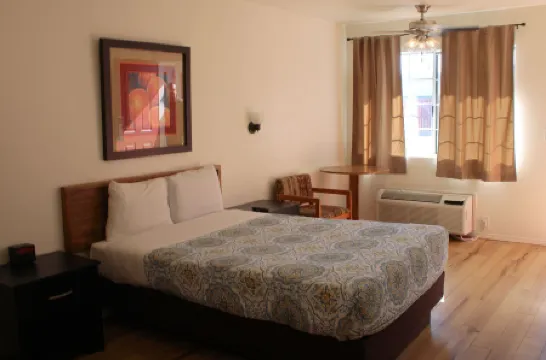 Lodge on the River Отели в г. Буллхед Сити