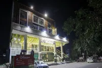 Hotel the Rasa Kanti Nagar Alishan Thread Store 주변 호텔