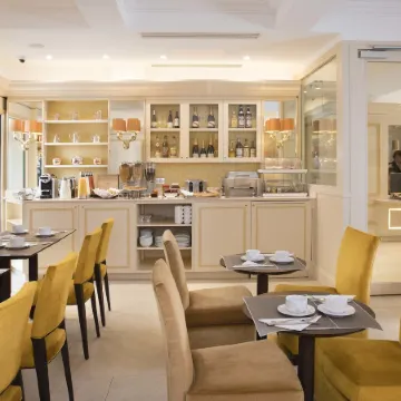 Hotel de Suede Saint Germain Отели рядом с достопримечательностью «Матиньонский дворец»