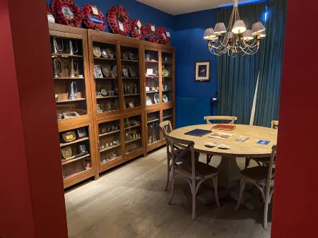 Menin Gate House  1 Отели рядом с достопримечательностью «Мененские ворота»