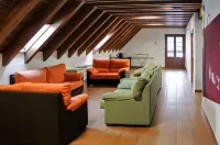 Hostal y Albergue Haizea - Hostel - 2-Star