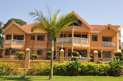 Sienna Beach and Safaris Hotel Отели в г. Энтеббе