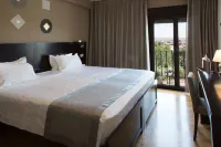 Abacería Hotels in Layos