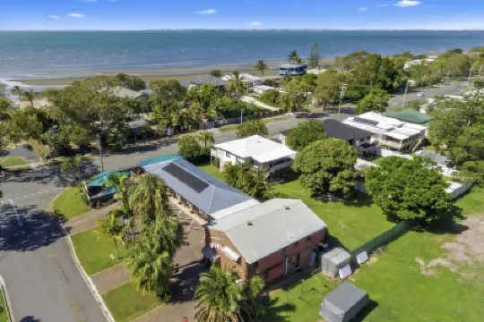 Beachmere Palms Motel Отели в г. Кабулчер