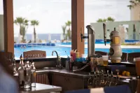 Capital Coast Resort and Spa - bar