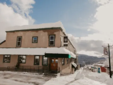 The Flying Steamshovel Inn Hoteles en Rossland