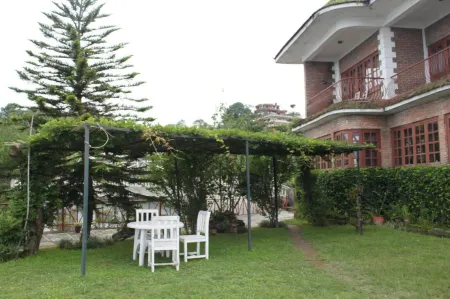 Niva Niwa Lodge Отели рядом с достопримечательностью «Nagarkot Waterfall»