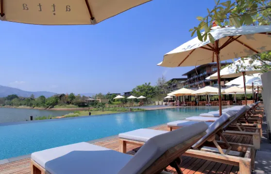 阿塔湖畔度假套房酒店