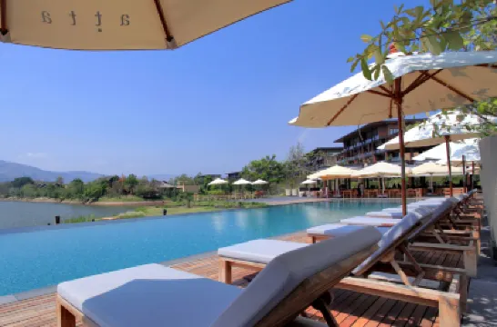 阿塔湖畔度假套房酒店 鄰近考艾北海道花田的酒店