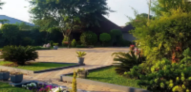 Sago Palm Executive Lodge