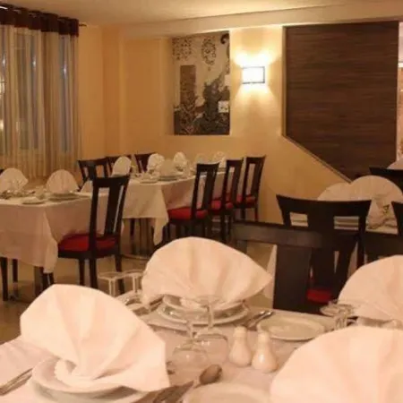 Hotel du Nord Отели в г. Беджаия