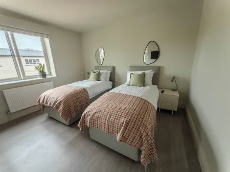 George Apartments Отели рядом с достопримечательностью «Парк Броудвей Тауэр & Кантри»