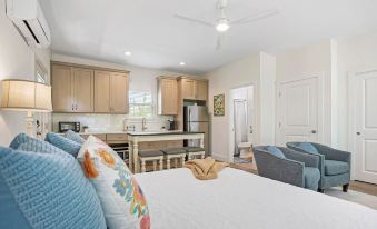 Downtown St Augustine Apt Smart TV Pack N Play