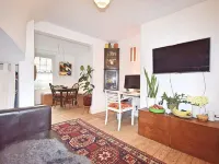 Georgian House to let in Newtown, Powys. Mid Wales.Accommodation for 4 persons.