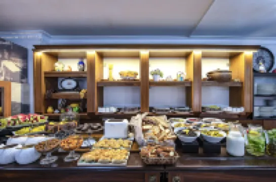 Kozan City Hotel โรงแรมในอิซมีร์