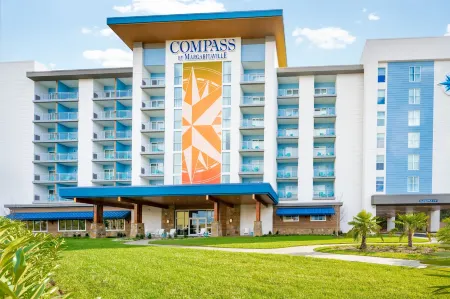 Compass Hotel by Margaritaville Отели в г. Пиджен Фордж