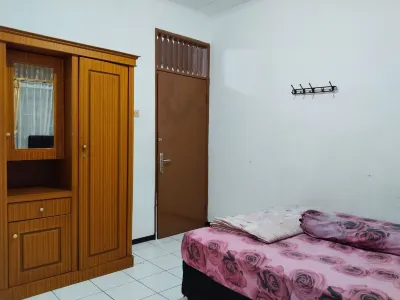 Villa Estria Hotels in Cisarua Subdistrict
