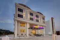 Click Collection Grand Gateway Varanasi Hotels in Amara Khaira Chak