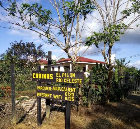 Cabinas El Pilon Rio Celeste Отели в г. Рио Наранхо