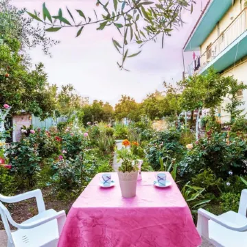 Summer Rose Garden Getaway - A Step to the Beach
