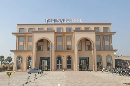 THE MADELINNE HOTEL Hotels in Bahadarpur