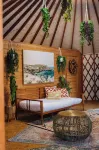 Secluded Oceanfront - Upstairs - Boutique