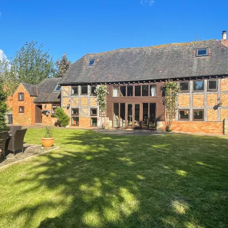 The Threshing Barn-Stunning 5 BD Retreat