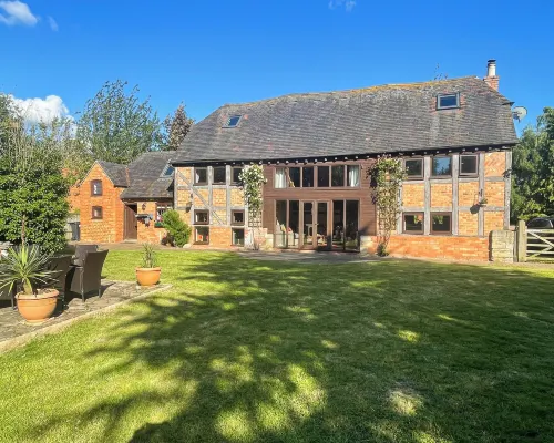 The Threshing Barn-Stunning 5 BD Retreat Hotels in Wychavon District