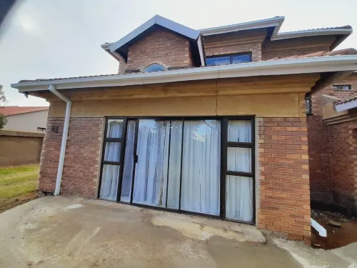 1 Bed Flat - Sleeps 2 - Parking - Wifi Hotels in Amajuba