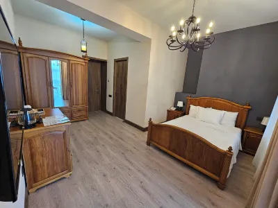 Old Avenue Hotel Các khách sạn gần Frunzik Mher Mkrtchyan statue