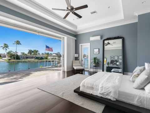 Marco Polo by Avantstay Waterfront 5bdr, Pool, Spa, Fire Pit, Walk to Beach