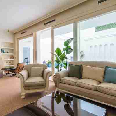 Luxurious Apartment with Patio and Pool Others