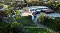 勒維叻公寓式飯店 Spiaggia Cala Lupo附近的飯店