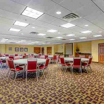 Legend Hotel Minot Dining/Meeting Rooms