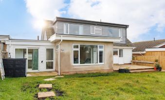 Sea Breeze Your Coastal Sanctuary in Sandown