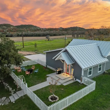 Historic 1 Br Cottage | Mountain Views | Firepit