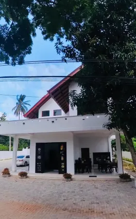 Rajabawana Holiday Resort Отели в г. Миайнтейл