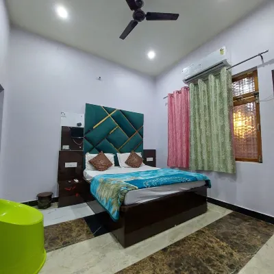 Hotel Shree Ram Bhagwan Hotels near Orchha Fort and contact for cycling as well