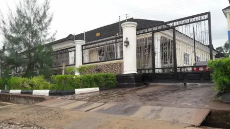 Crystal Suites Отели в г. Акуре