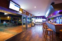 Potshot Hotel Resort - bar