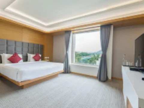 CJ Pallazzio,Salem โรงแรมในเซเลม