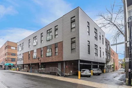 LIV Mtl Main Отели рядом с достопримечательностью «Парк Рапид»