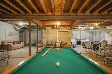 Heated Pool + Hot Tub - Luxe 7Br Villa