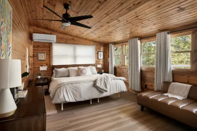 Riverside - Grill, Fire pit, Climbing Wall Retreat