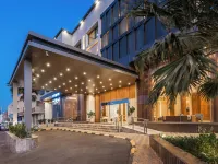 Voyage Hotel & Suites Hotels near Tahlia Street