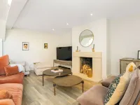 Field House - Stunning 3 Bedroom Home in Kingham! Hotels in Kingham